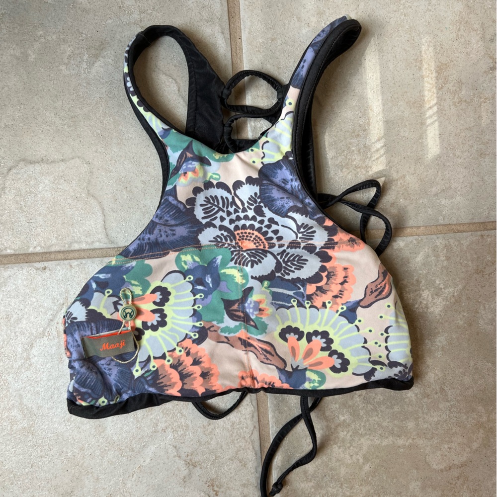 Maaji S reversible bikini top- great condition